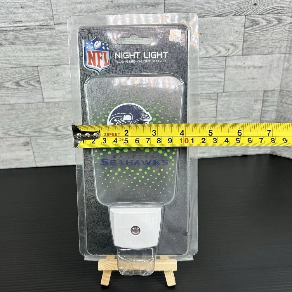 SEATTLE SEAHAWKS TEAM FROSTED‎ NIGHT LIGHT PLUG-IN LED W/LIGHT SENSOR NEW